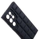 Samsung Galaxy S24 Ultra Fleksibelt Plastik Bagside Cover m. Jakke Tekstur - Sort