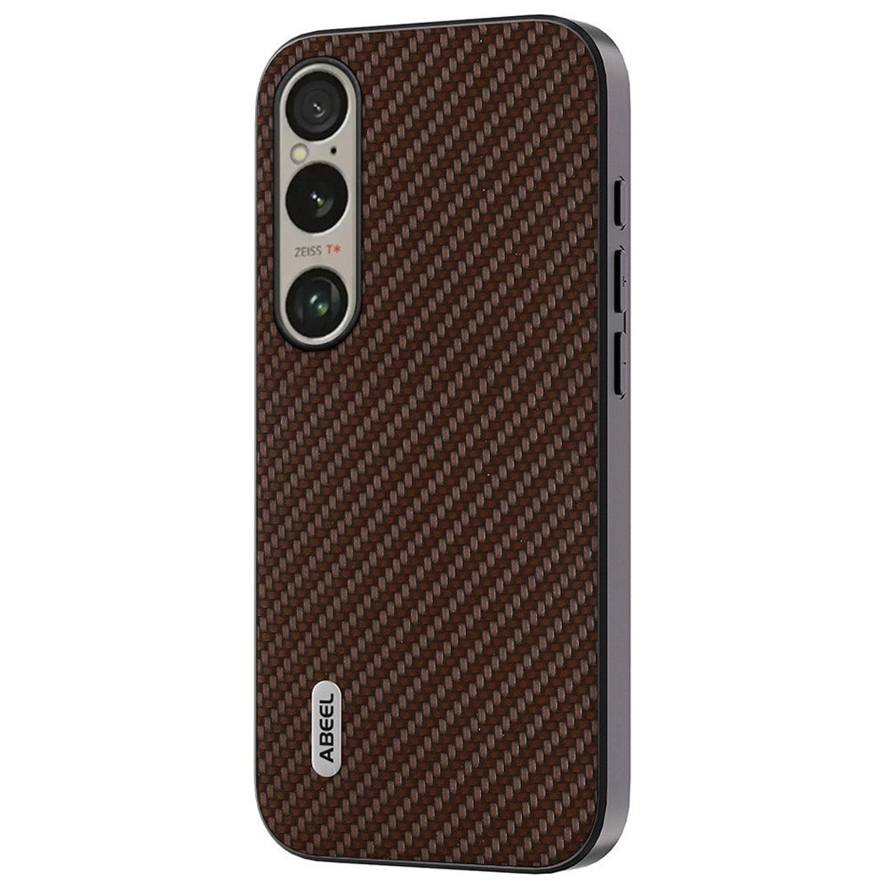 Sony Xperia 1 VI Carbon Fiber Leather Bakdeksel - Brun