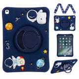 iPad 10.2 (2021 / 2020 / 2019) / Air 10.5 (2019) Kids Cover - Astronaut Back Cover m. Stativ og skulderstropp - Mørkeblå