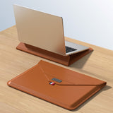 Laptop / MacBook Sleeve 13-14" (32 x 24 cm) m. Tri-fold Ståfunktion - Brun