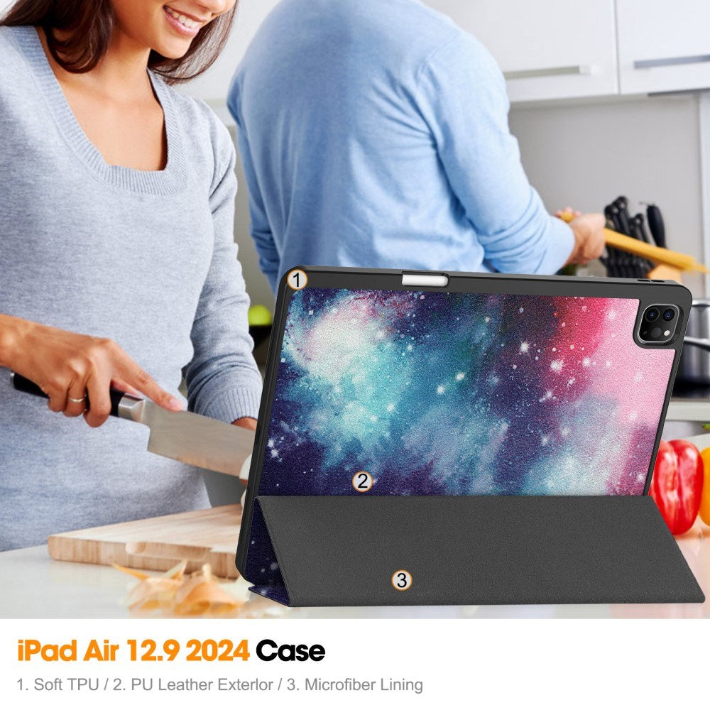 EIDERWOOD iPad Air 13" (2025 / 2024) Tri-Fold flip-deksel i kunstskinn med sovefunksjon - Galaxy