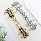 Apple Watch (42 / 44 / SE / 45 / 46 / 49 mm) - EIDERWOOD metallrem m. Vegansk lær og anheng - Sølv / Hvit