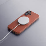 iPhone 16 WOOLNUT Bakdeksel i ekte skinn - MagSafe-kompatibelt - Brun