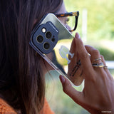 Case&amp;Me - Emily in Paris - iPhone 16 Pro-deksel - Champagne Cheers