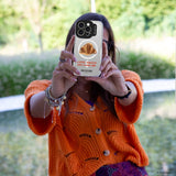 Case&amp;Me - Emily in Paris - iPhone 16 Pro deksel - Croissant