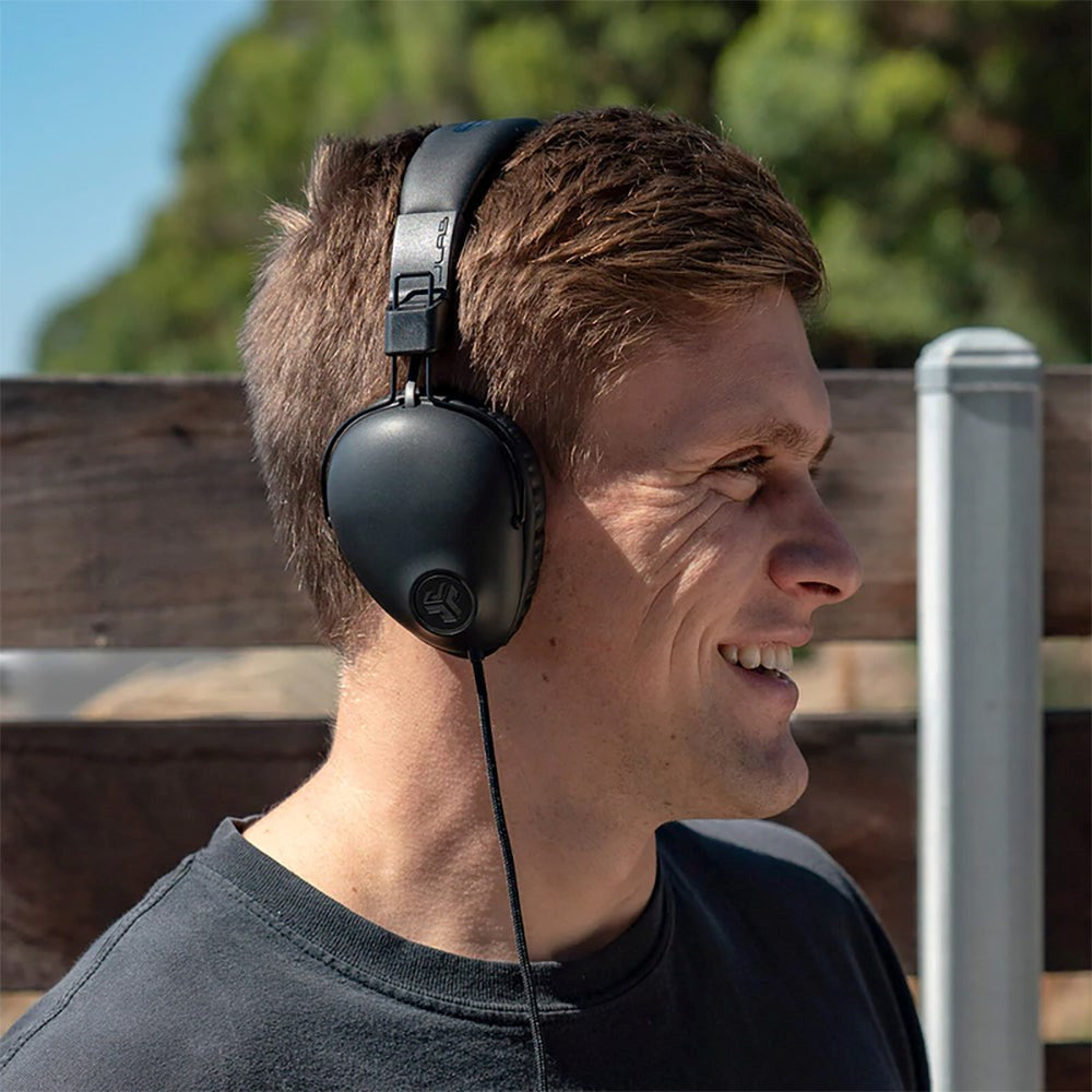 JLab Studio Pro Over-Ear-hodetelefoner - Svart