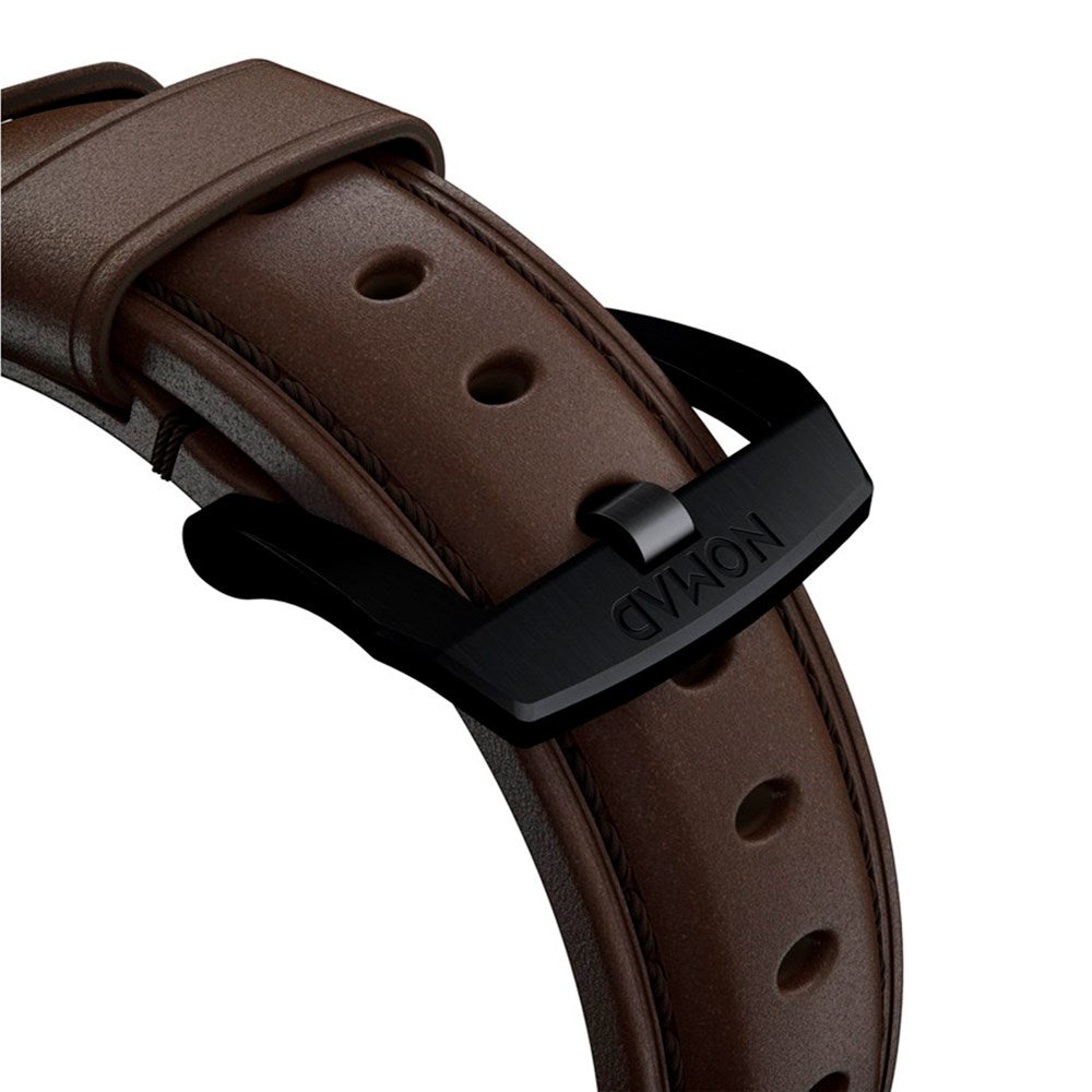 Nomad Apple Watch (42/44/SE/45/46/49 mm) Tradisjonell Horween-båndstropp - rustikk brun / svart maskinvare