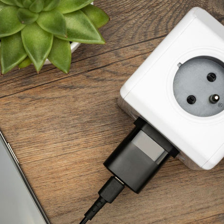 Fast 30W USB-C PD Fast Wall Charger m. USB-C til USB-C-kabel - Svart