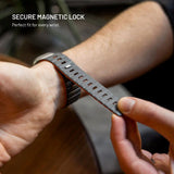 Apple Watch (42/44/SE/45/46/49mm) Fixed Silikone Urrem med Magnetisk Lukning - Grå / Orange