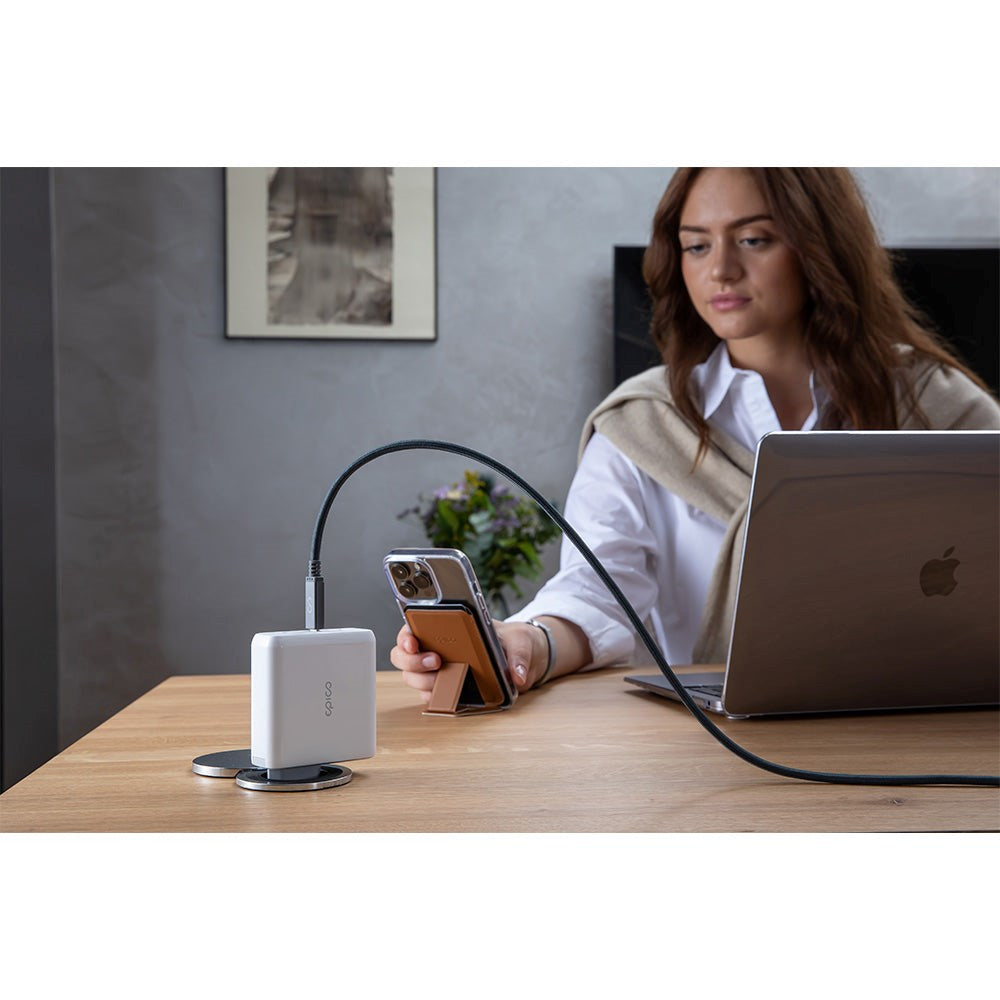 Epico magnetkortholder m. Stativ - MagSafe-kompatibel - Brun