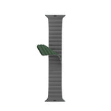 Apple Watch (42/44/SE/45/46/49 mm) Epico Magnetic Silicone Watch Band - Grå / Grønn