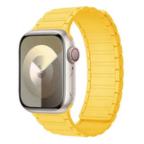 Lippa Apple Watch (38/40/41/42 mm) Magnetisk Silikone Urrem - Gul