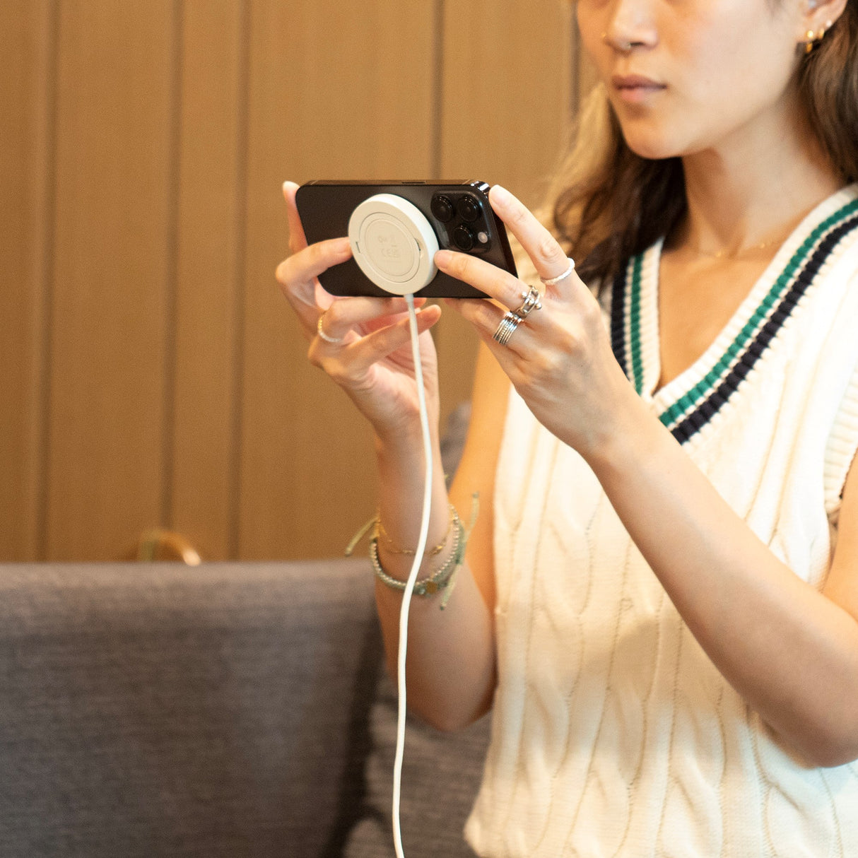 Magnetisk trådløs lader m. Stativfunksjon - Native Union Snapstand - Qi2 - Beige